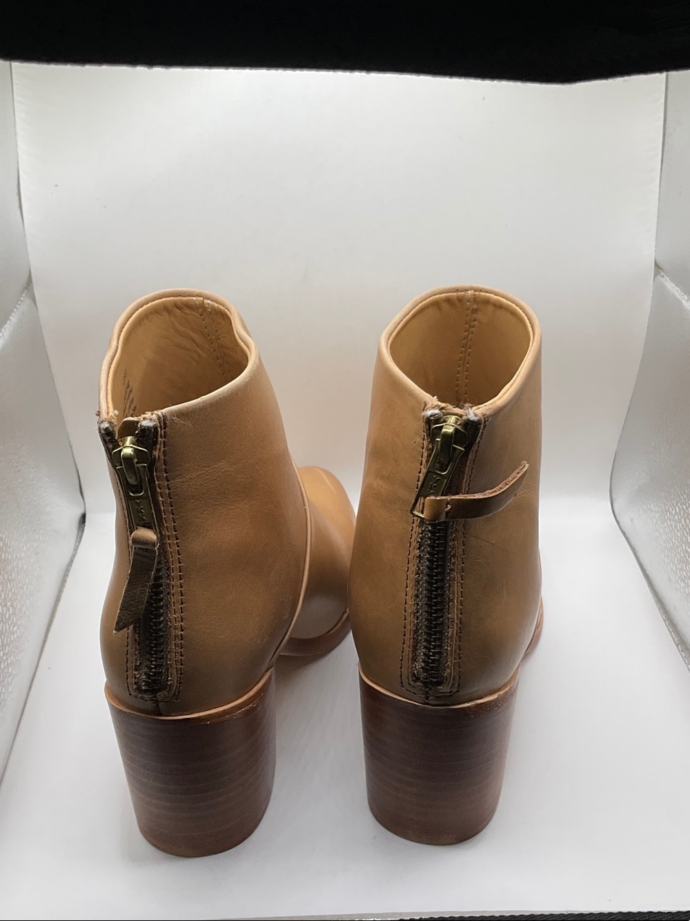 Nisolo NEW with Dustbag Chestnut Leather Ankle Booties, Size 8 - Picture 4 of 6